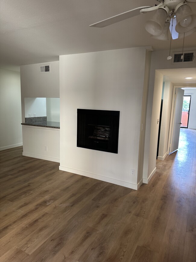 Building Photo - 731 S Detroit St