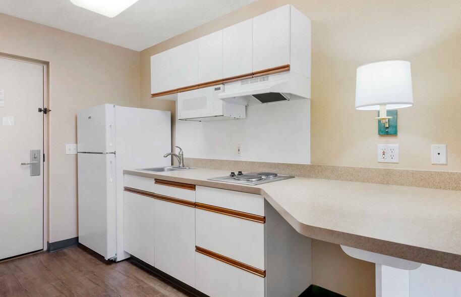 Building Photo - Furnished Studio-Orlando - Southpark - Equ...