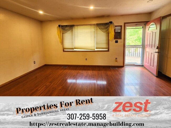 Building Photo - 955 N Riverbend Dr
