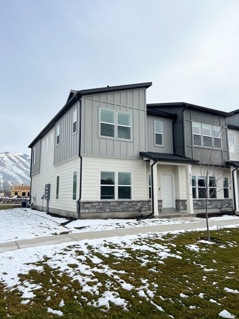 Building Photo - 3127 S 225 W