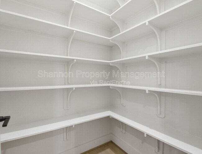 Building Photo - 2204 Lou Ellen Ln