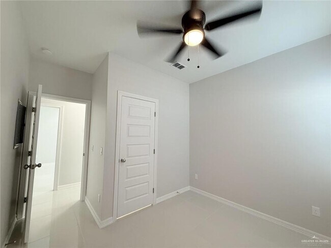Building Photo - 4225 Heron Ave