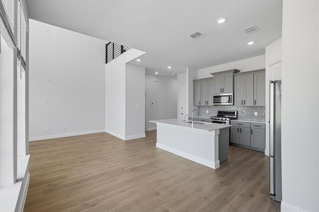 Building Photo - 1556 Lake District Dr