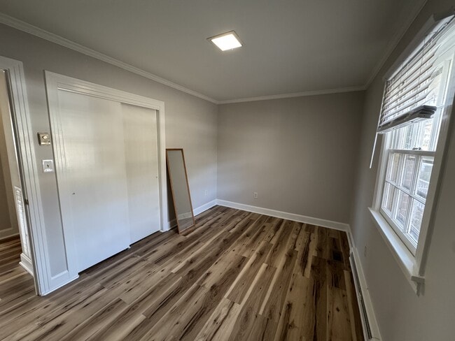 Building Photo - 408 E Simmons Ave