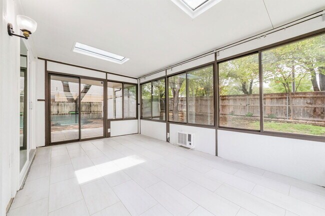 Building Photo - 2014 Balsam Way