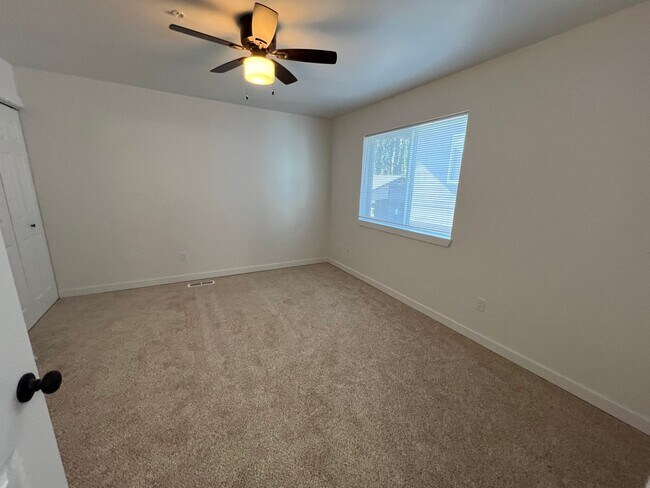 Building Photo - 220 Antles St