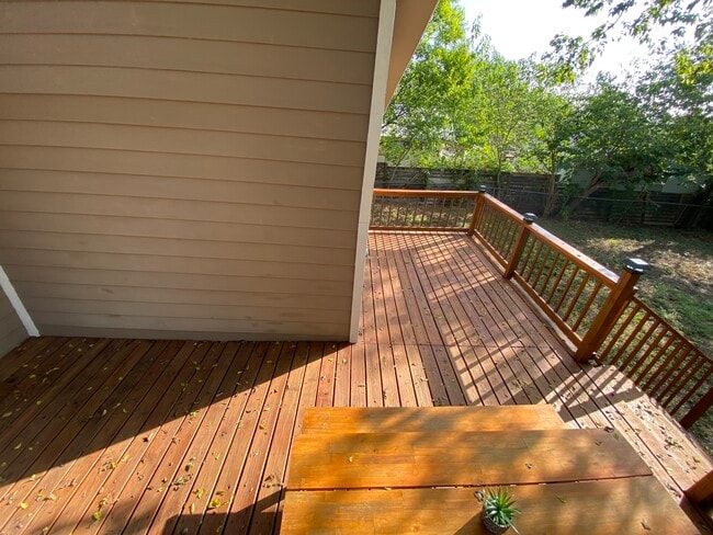 Building Photo - 2511 E 9th St