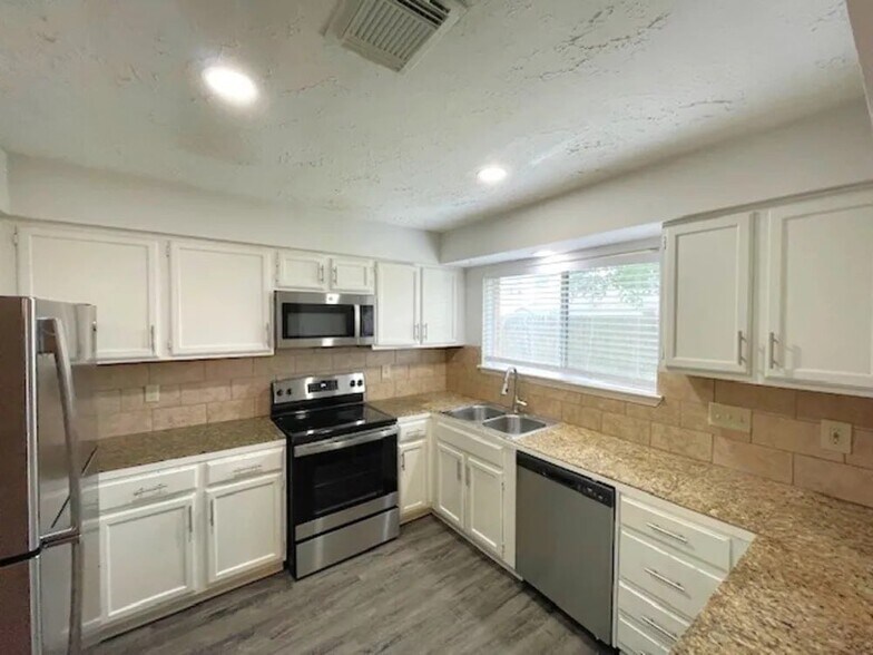 Building Photo - 16123 Golden Sage Ln