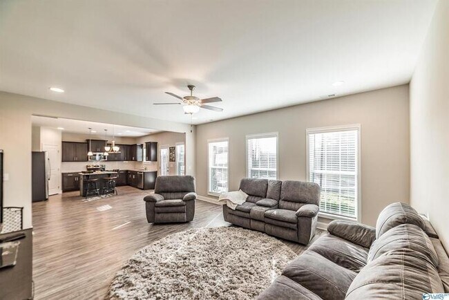 Building Photo - 108 Erskin Parcus Dr