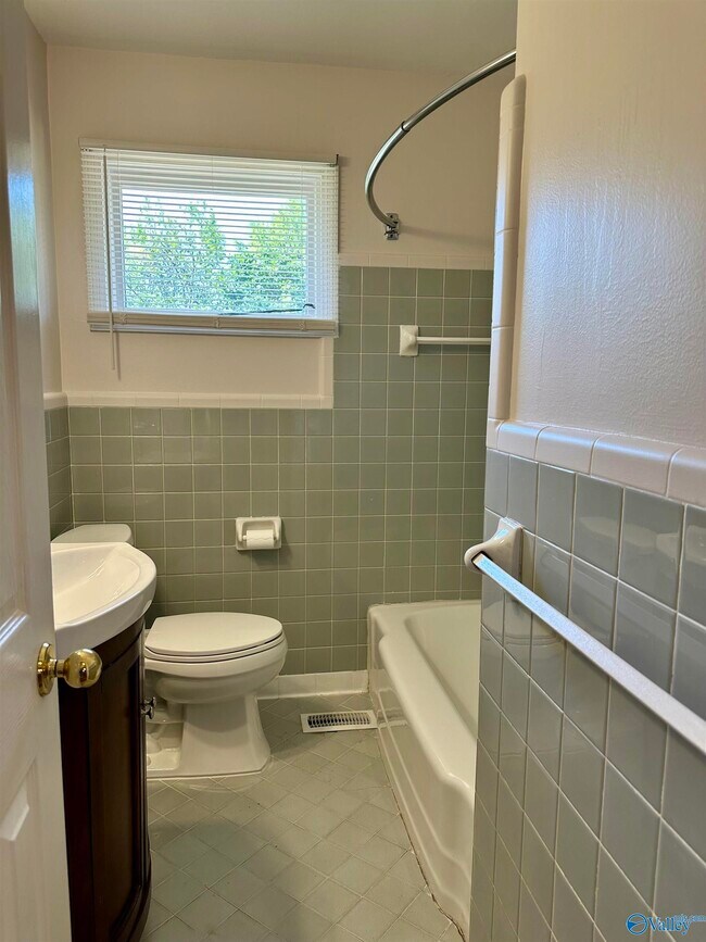 Building Photo - 213 Wingate Ave SW