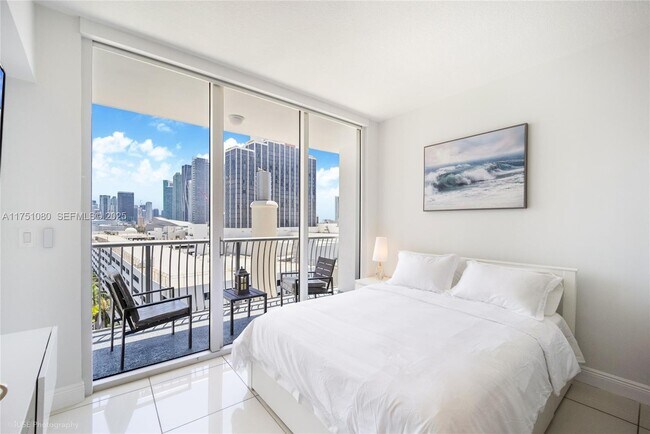 Building Photo - 1750 N Bayshore Dr