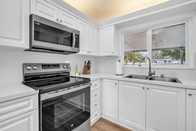 Building Photo - 8225 SW 39th St