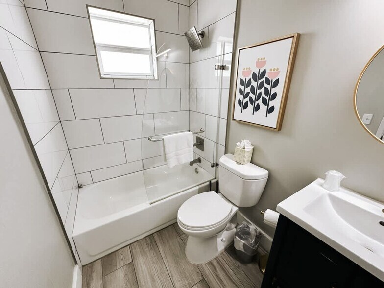 Building Photo - 50 Davie Blvd