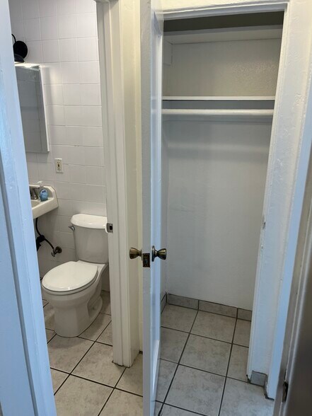 Building Photo - 3945 4th Ave