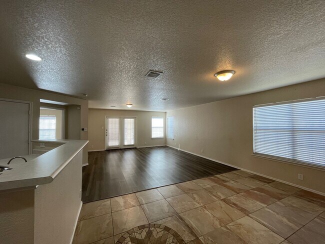 Building Photo - BEAUTIFUL 4 BR W/ MASTER DOWN*HARDWOOD FLO...