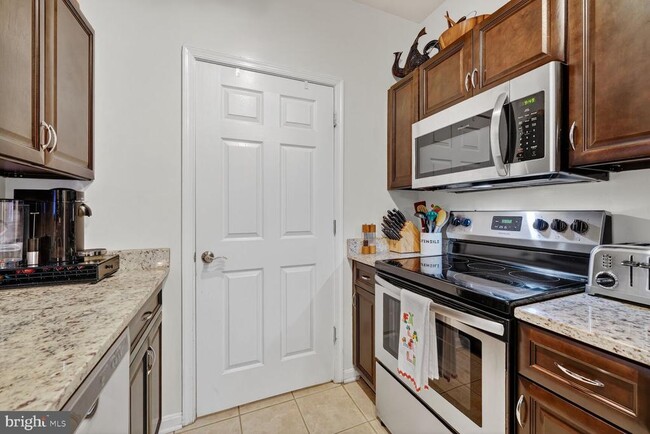 Building Photo - 4550 Strutfield Ln