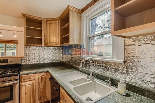Building Photo - 5930 S Bemis St