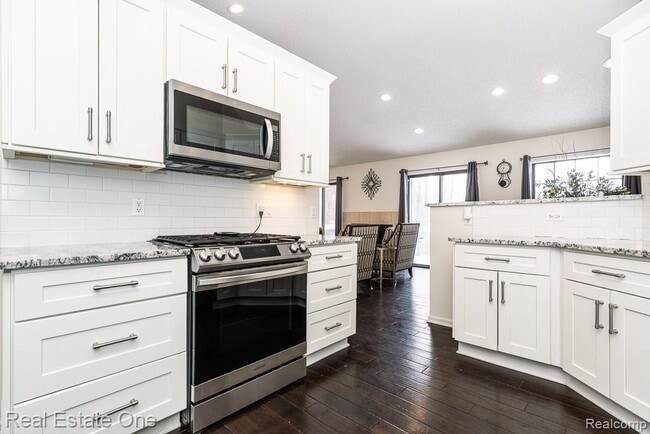 Building Photo - 7086 Danbrooke Ct