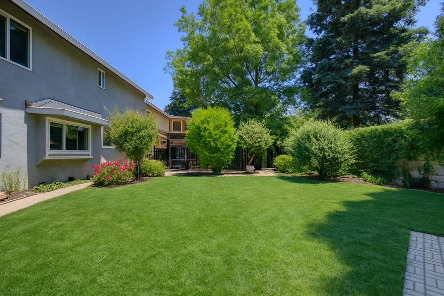 Building Photo - 4404 Bluff Creek Dr