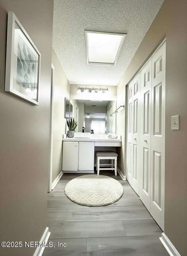 Building Photo - 3801 Crown Point Rd