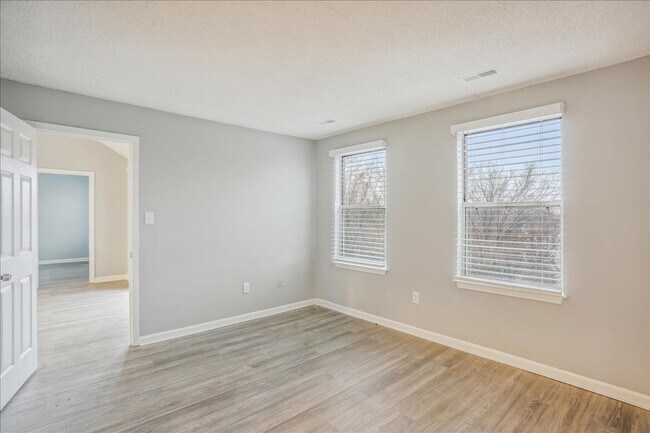 Building Photo - Great 3+2+ Loft in Germantown!