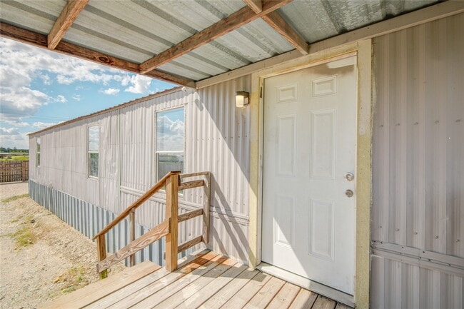 Building Photo - 614 Rd 5707