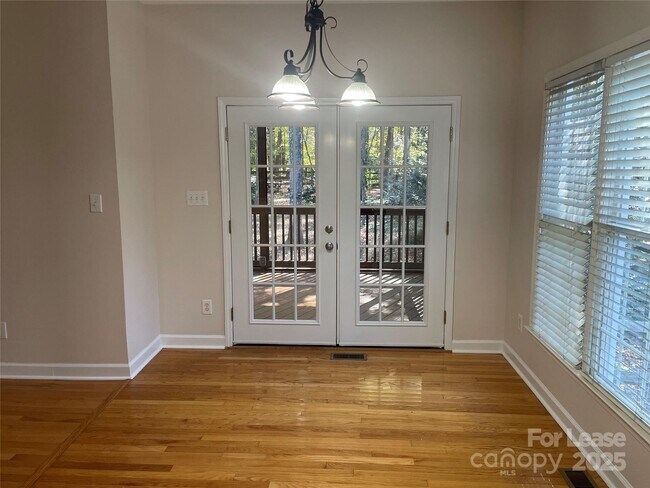 Building Photo - 113 Abbotsbury Ct