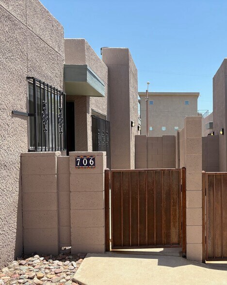 Entry gate to patio & door - 706 E Linden St