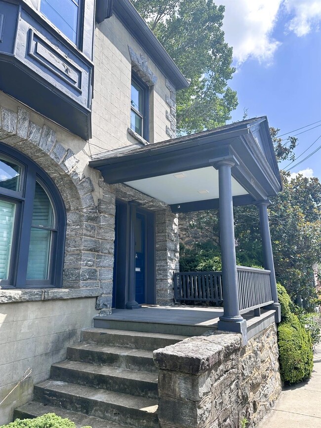 Primary Photo - 132 Biltmore Ave