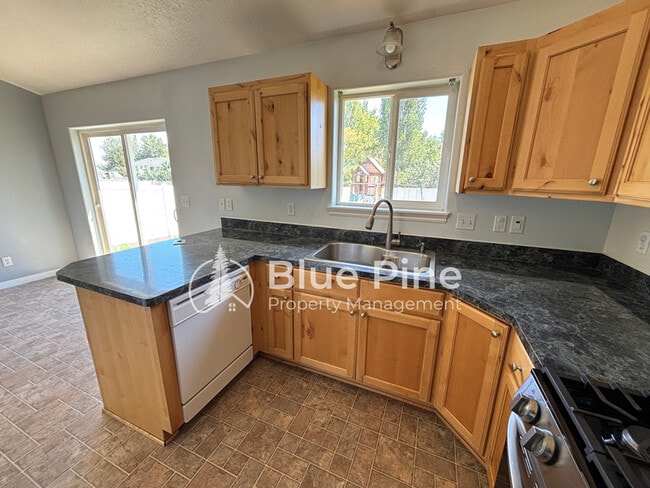 Building Photo - 3920 E Deloy Dr