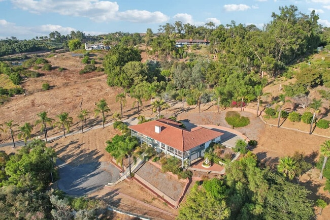 Building Photo - 2908 Lakemont Dr