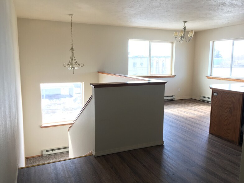 Unit 1 at top of stairs/kitchen & dining area - 220 E Mission Ave