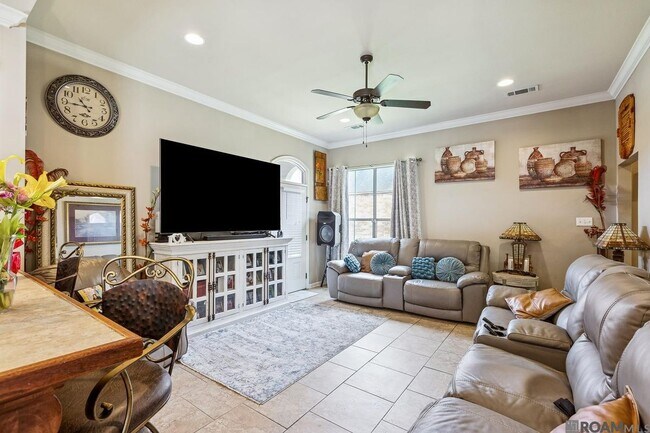 Building Photo - 40300 Creek Bend Dr