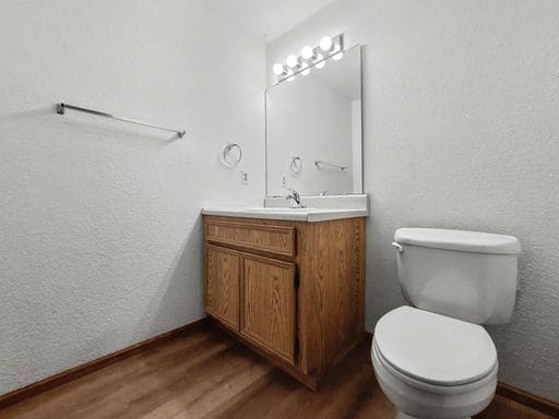 Building Photo - AVAILABLE NOW! Thoughtfully Updated Kingsgate Home with Fireplace and Fenced Yard