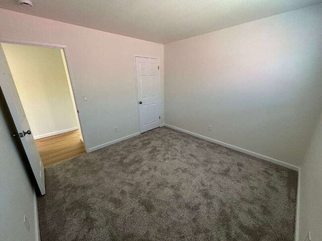 Building Photo - 1525 James St