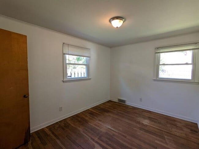 Building Photo - 4322 Doncaster Dr