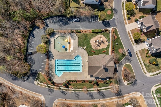 Building Photo - 2076 Belair Dr