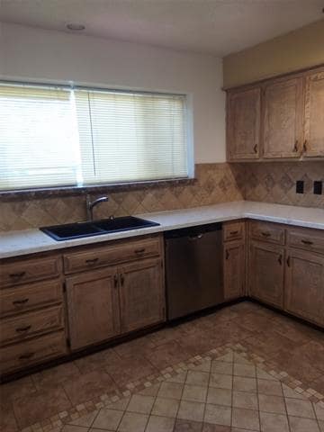 Building Photo - 2800 Hedgeway Dr