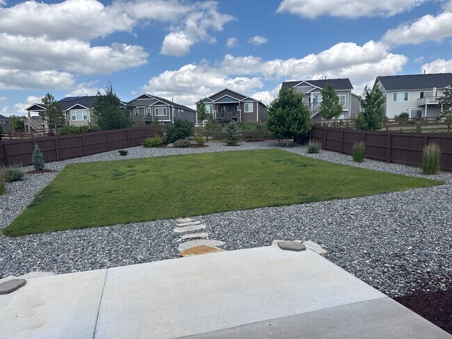 Building Photo - Beautiful stucco 4 bed rancher on premium ...