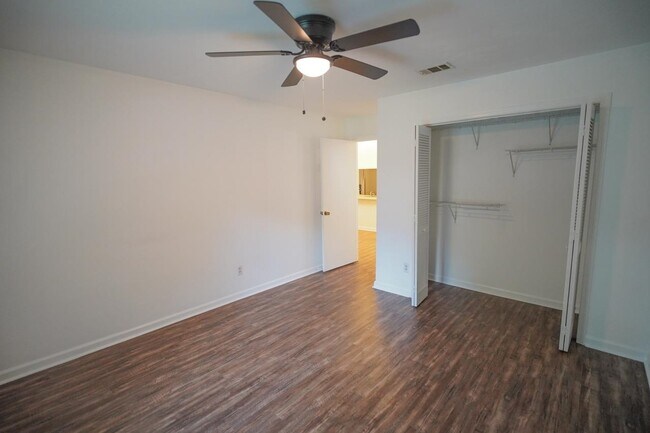 Building Photo - 2418 Ian Dr
