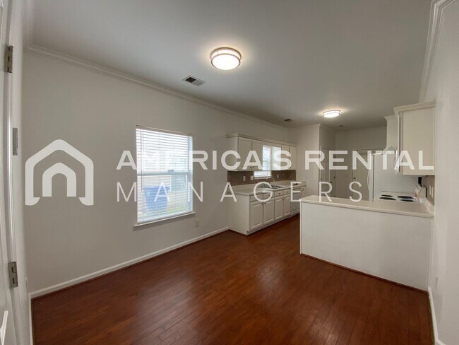 Building Photo - 5303 Cottage Ln
