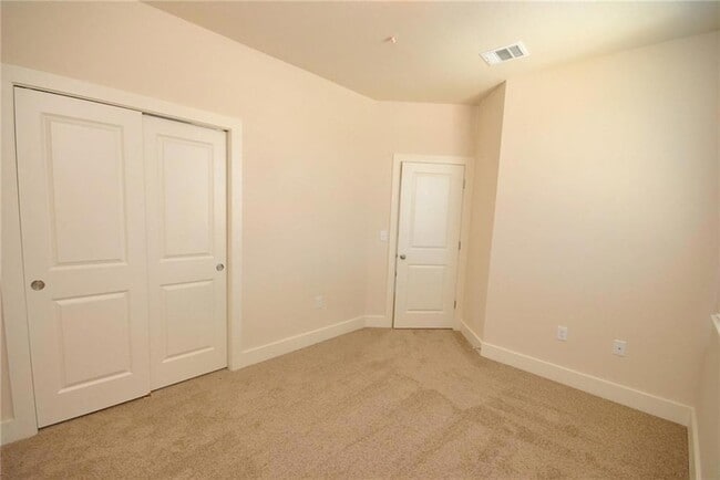 Building Photo - 2222 Creekside Ln