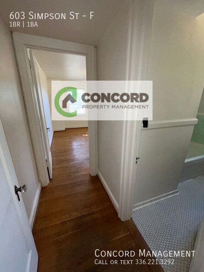 Building Photo - 603 Simpson St