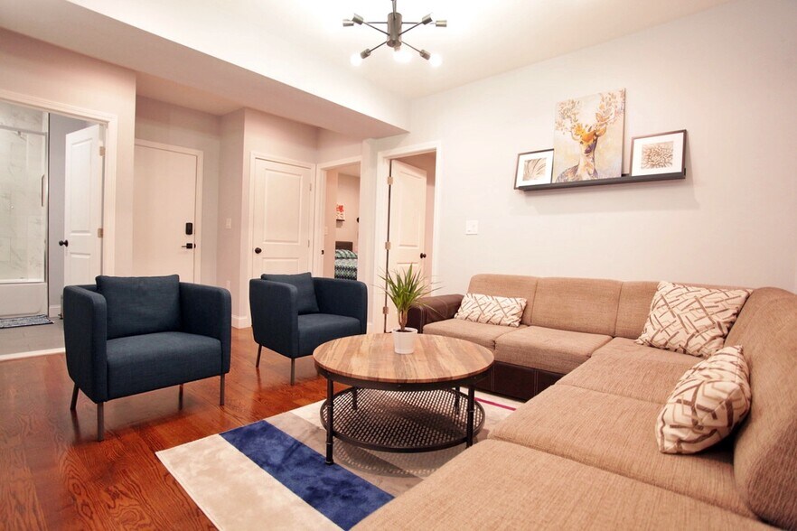 Building Photo - 289 Main St