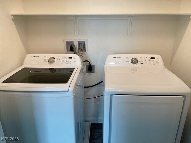 Building Photo - 12185 Scarlet Ember Rd