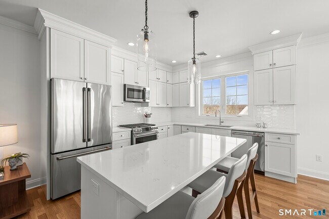 Building Photo - 35 Moorland Dr