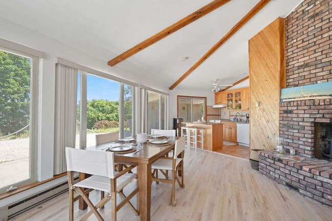 Building Photo - 155 Sound Ave