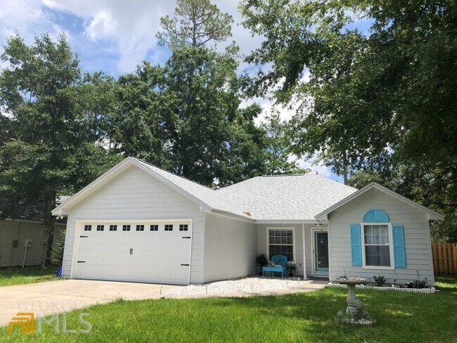 Building Photo - 304 McQueen Cir