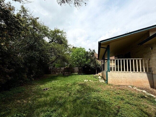 Building Photo - NEAR GOLF COURSE - WELL ESTABLISHED SPICEW...