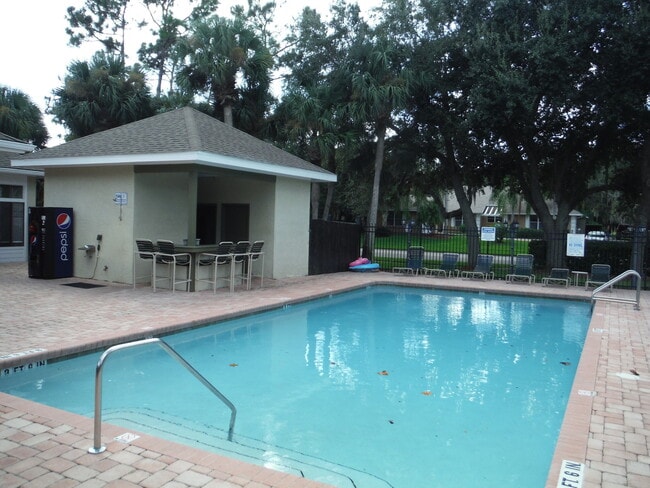 Building Photo - Nice 2nd FL Condo with Screened Balcony